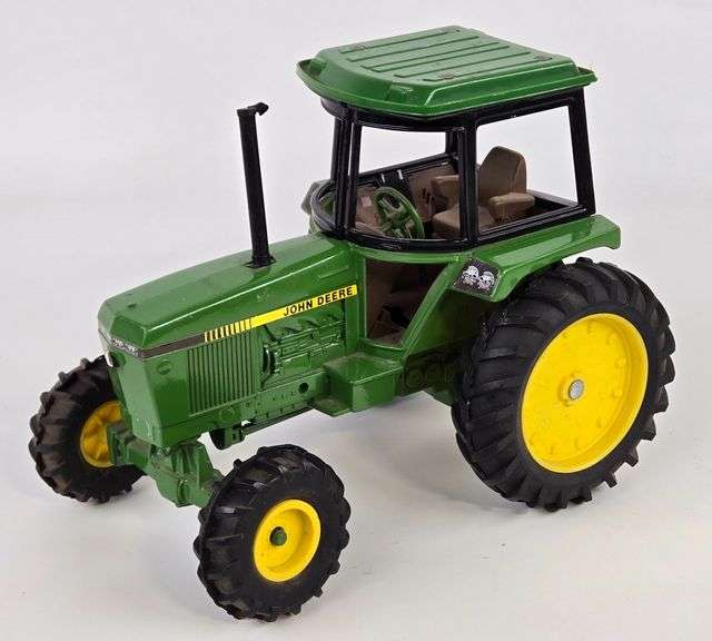 1/16 Ertl John Deere 2755 Tractor w/ Cab & FWA