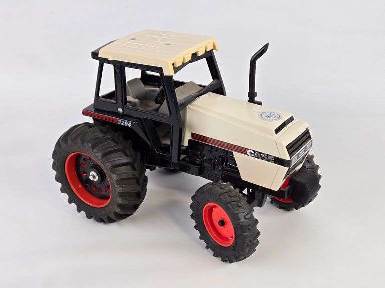 1/16 Ertl Case 3294 Tractor w/ Cab & FWA