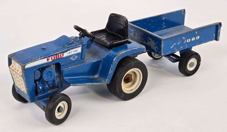 1/16 Ertl Ford LGT 145 Garden Tractor w/ Trailer / Cart