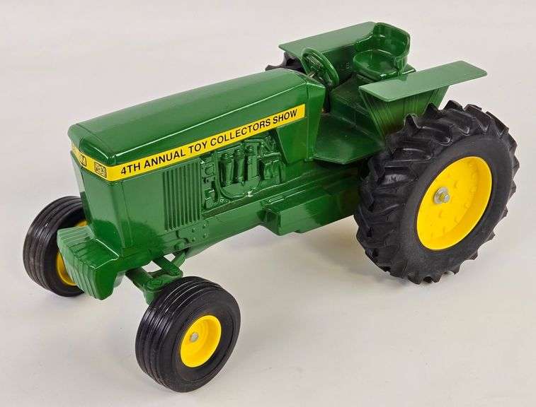 1/16 Ertl John Deere 4000 Series Tractor 1981 Dyersville Iowa Toy Show