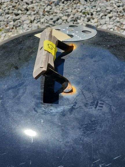 (G) 23" Weber Charcoal Grill