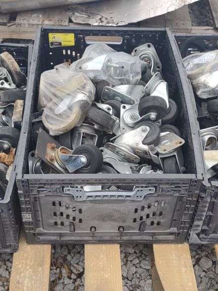 (R) Storage Tote of Swivel Casters