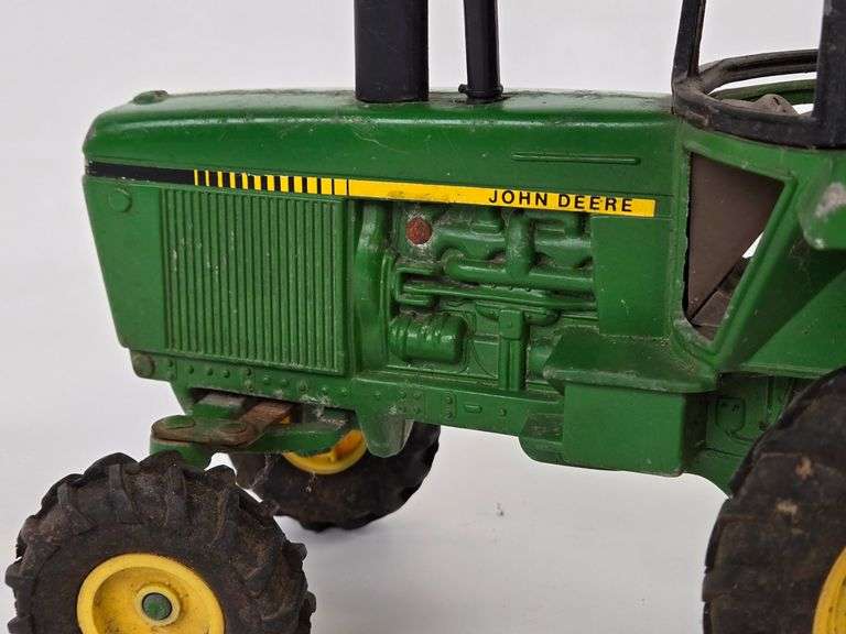 1/16 Ertl John Deere Sound Gard Tractor w/ Cab & FWA