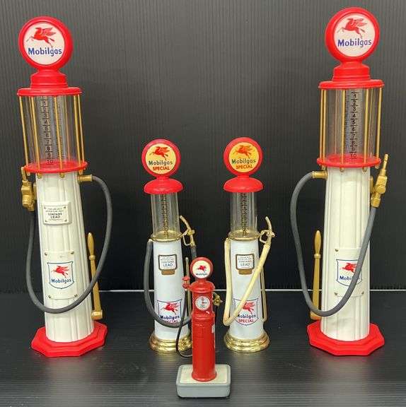 Diecast Vintage Mobilgas Gas Pump Replica Coin Banks And Mobilgas Vintage Gas Pump Replicas.