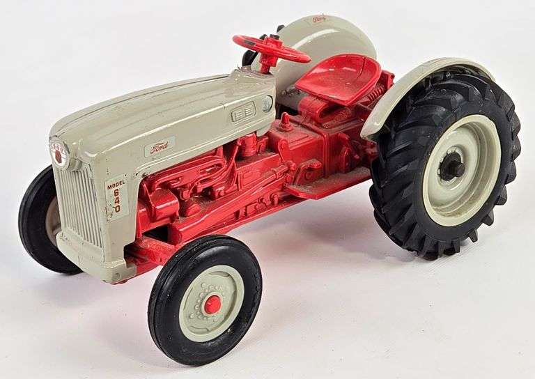1/16 Ertl Ford Model 640 Utility Tractor