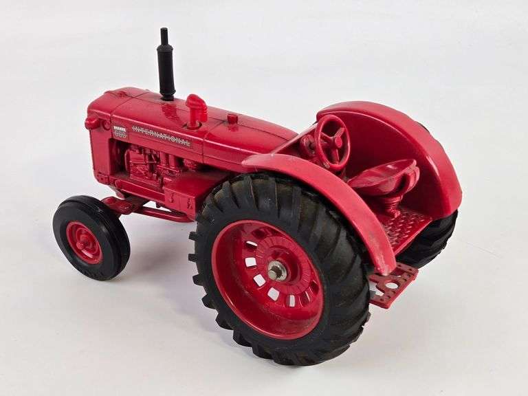 1/16 Ertl International 600 Diesel Tractor