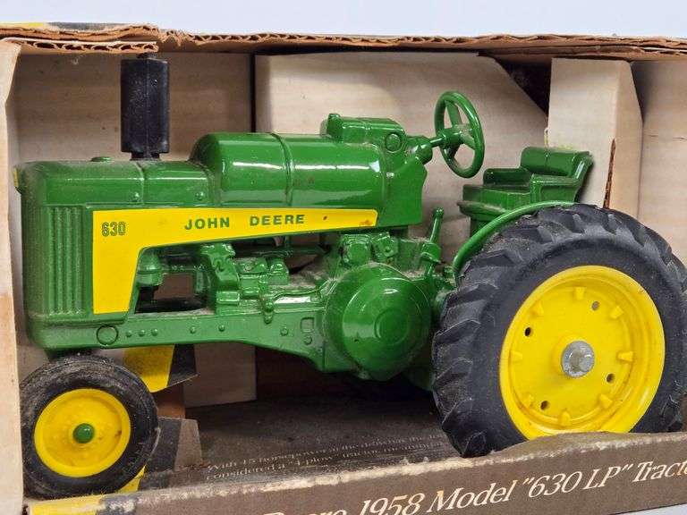 1/16 Ertl 1958 John Deere Model 630 LP Tractor