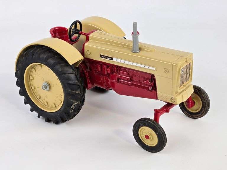 1/16 Ertl Cockshutt 570 Super Wide Front Tractor