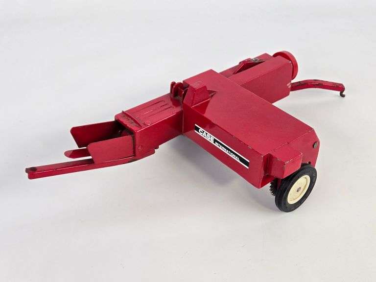 1/16 Ertl Case International Small Square Baler