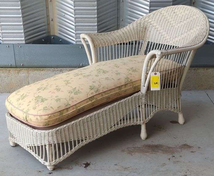 (P) Vtg Rattan Wicker Chaise Lounge