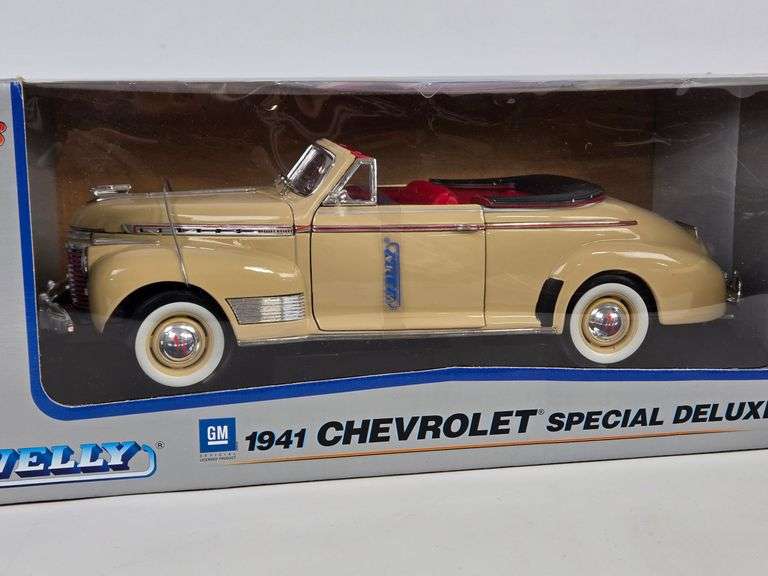1/18 Scale Die-Cast 1941 Chevrolet Special Deluxe Convertible Car