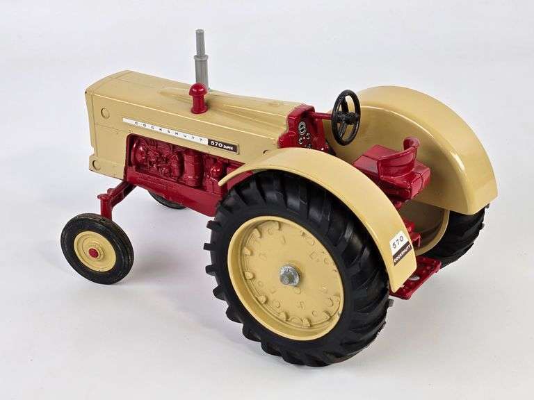 1/16 Ertl Cockshutt 570 Super Wide Front Tractor