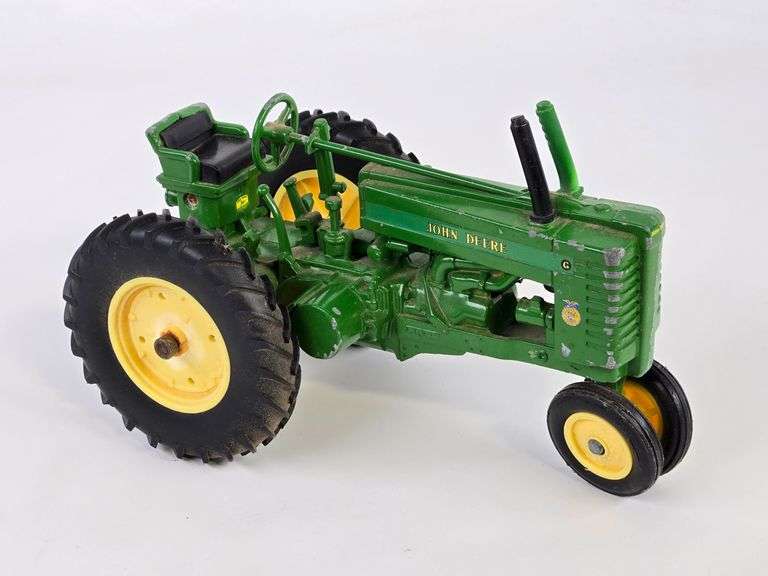 1/16 Ertl John Deere Model "G" Narrow Front Tractor