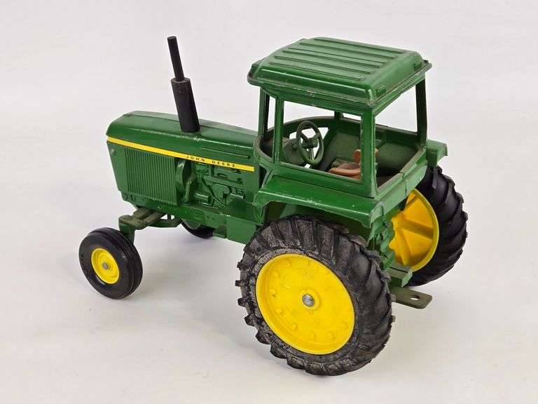 1/16 Ertl John Deere 4000 Series Sound Gard Tractor
