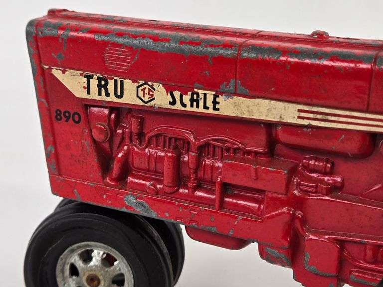 Vintage 1/16 Tru-Scale 890 Narrow Front Tractor