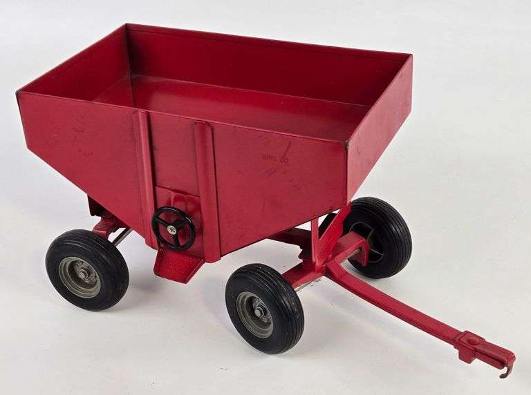 1/16 Ertl International Gravity Wagon