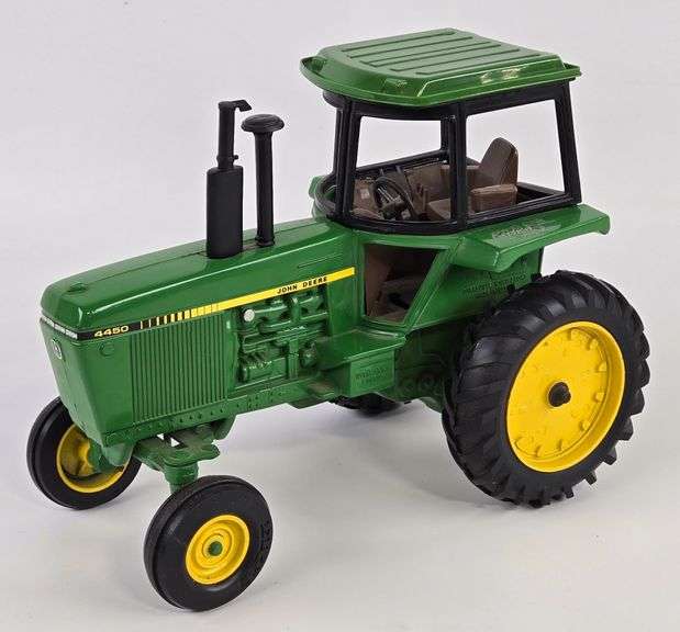 1/16 Ertl John Deere 4450 Tractor w/ Cab