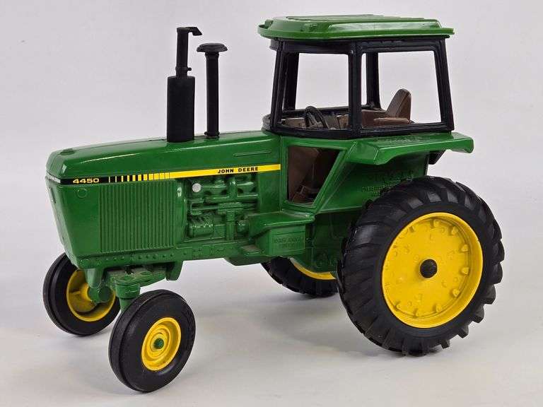 1/16 Ertl John Deere 4450 Tractor w/ Cab