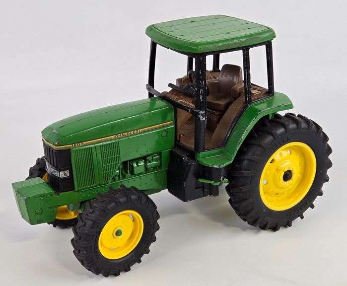 1/16 Ertl John Deere 7600 Tractor w/ Cab