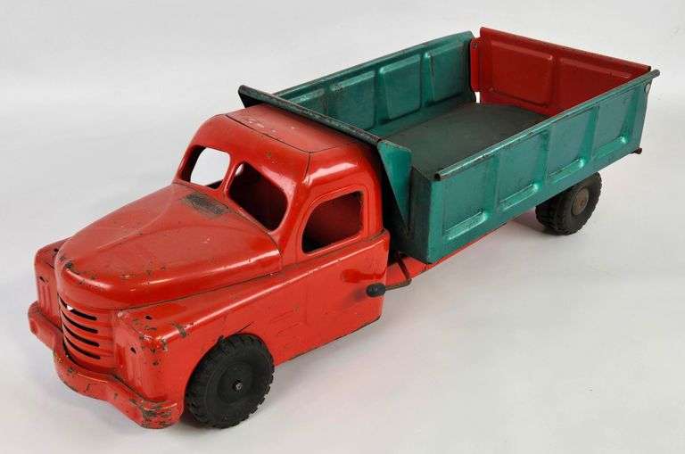 Vintage Structo Hydraulically Operated Dump Truck
