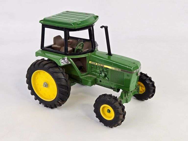 1/16 Ertl John Deere 2755 Tractor w/ Cab & FWA