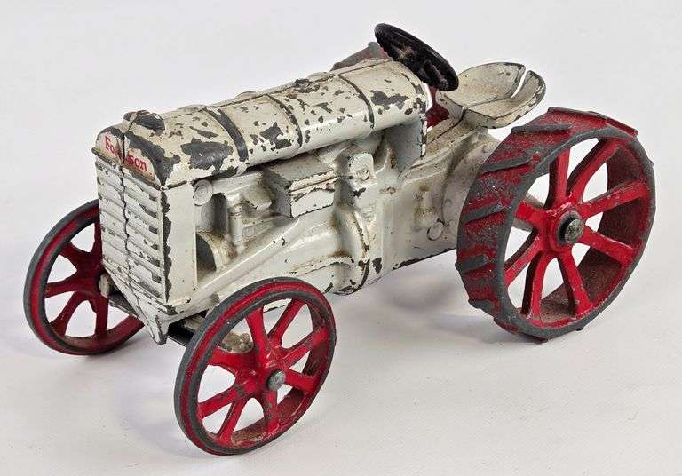 Vintage 1/16 Fordson Tractor On Steel Wheels