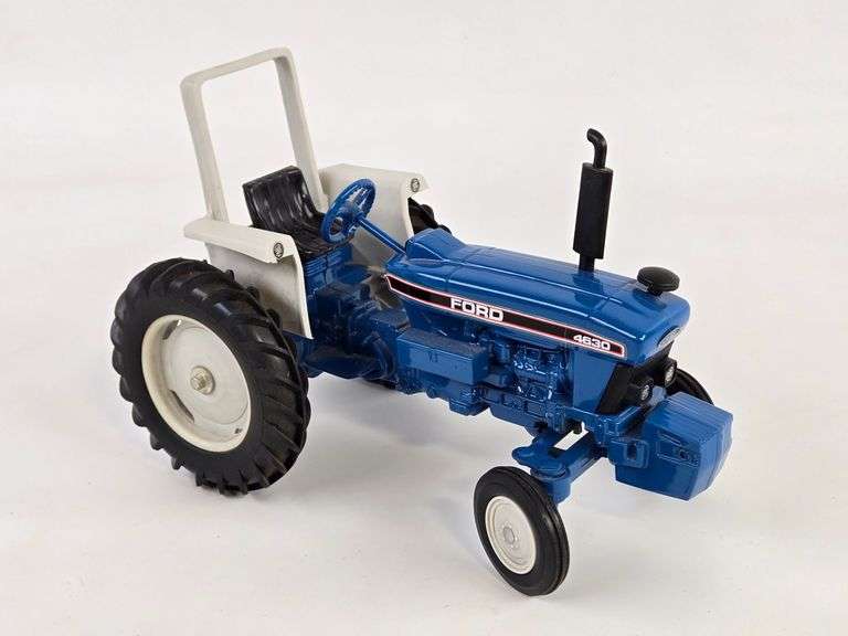 1/16 Ertl Ford 4630 Utility Tractor