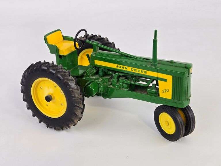 1/16 Ertl John Deere 520 Narrow Front Tractor