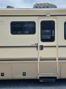(AQ) 1996 GM Fleetwood Bounder RV
