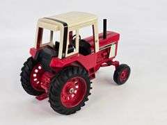 1/16 Ertl International 1586 Tractor w/ Cab