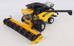 1/32 Ertl New Holland CR970 Combine w/ Grain Head
