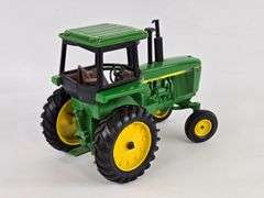 1/16 Ertl John Deere 4450 Tractor w/ Cab