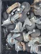 (R) Storage Tote of Swivel Casters