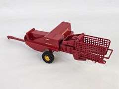 1/16 Ertl New Holland Small Square Baler