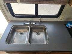 (AQ) 1996 GM Fleetwood Bounder RV