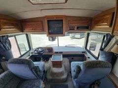 (AQ) 1996 GM Fleetwood Bounder RV
