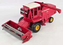 1/16 Ertl Massey Ferguson 760 Combine w/ Grain Head
