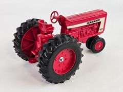 1/16 Ertl Farmall 706 Narrow Front Tractor