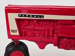 1/16 Ertl Farmall 706 Narrow Front Tractor