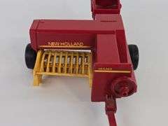1/16 Ertl New Holland Small Square Baler