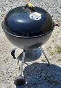 (G) 23" Weber Charcoal Grill