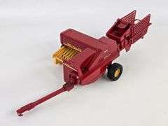 1/16 Ertl New Holland Small Square Baler