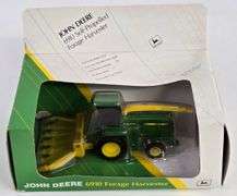 1/64 Ertl John Deere 6910 Self-Propelled Forage Harvester