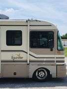 (AQ) 1996 GM Fleetwood Bounder RV