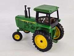 1/16 Ertl John Deere 4450 Tractor w/ Cab