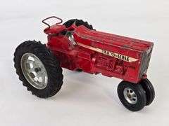 Vintage 1/16 Tru-Scale 890 Narrow Front Tractor