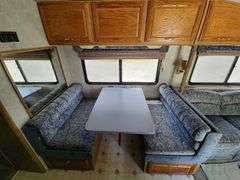 (AQ) 1996 GM Fleetwood Bounder RV