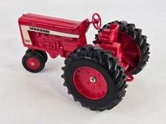 1/16 Ertl Farmall 706 Narrow Front Tractor