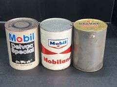 Quart Mobil Motor Oil And Transmission Fluid Cans With Oil Can Pour Spout.