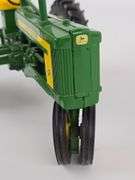 1/16 Ertl John Deere 520 Narrow Front Tractor